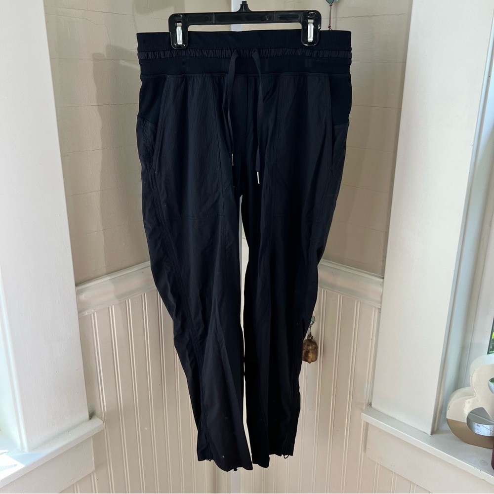 Lululemon Studio Athletic Dance Crop Black Size 6 Swift Fabric